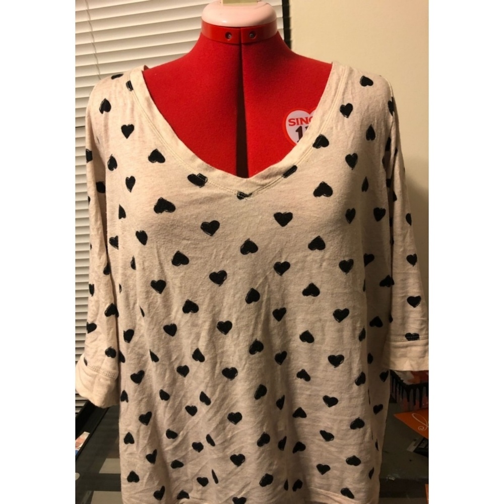 Torrid 3/4 Sleeve Heart Top